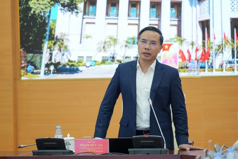 Thống đốc NHNN Phạm Đức Ấn làm việc với lãnh đạo 46 ngân hàng thương mại sáng 19/10. Ảnh: Thời báo Ngân hàng